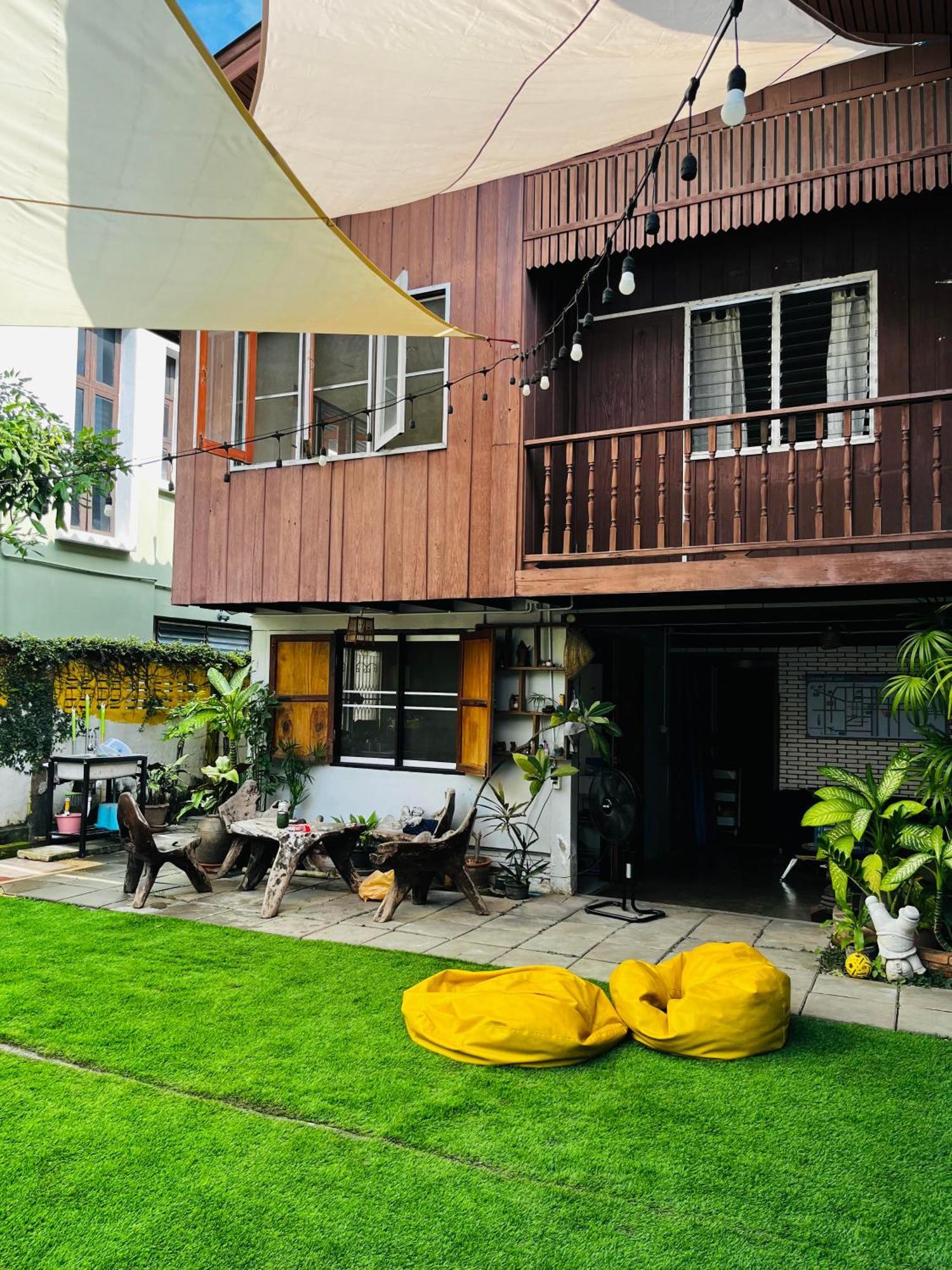 Number 4 Old Town Hostel Chiang Mai Exterior photo